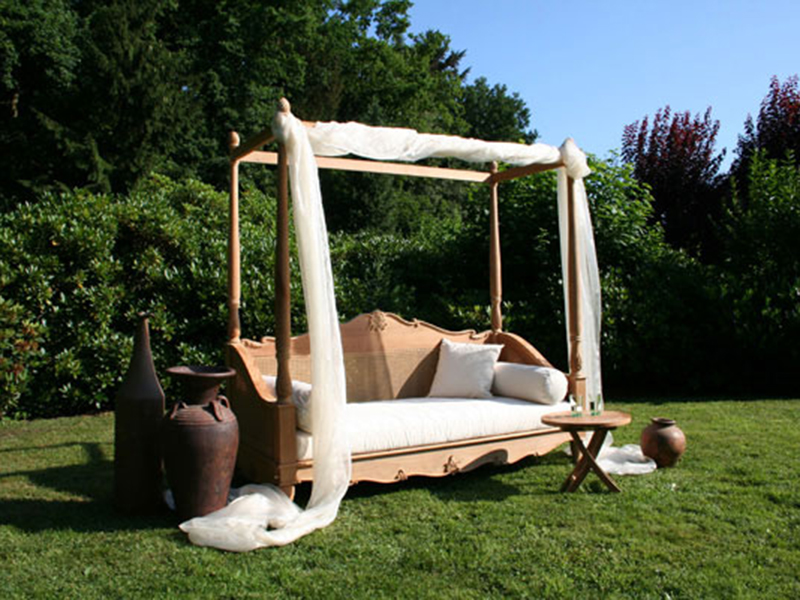 Product photograph of Colonial Day Bed - Ex Display from The Garden Furniture Centre Ltd