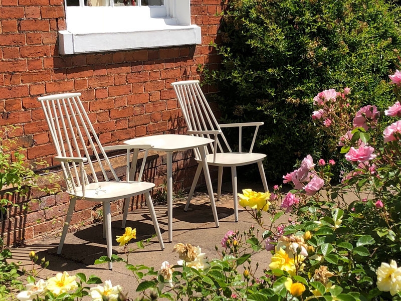 Product photograph of Retro Windsor Leisure Set from The Garden Furniture Centre Ltd